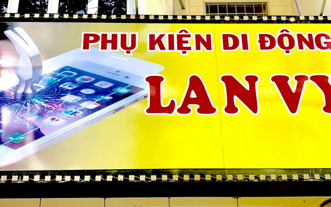 Kệ siêu thị phụ kiện di động triển khai tại quán Lan Vy- Cần Thơ